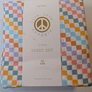 Queen Size 4 Piece Multi Colored Sheet Set BNWT